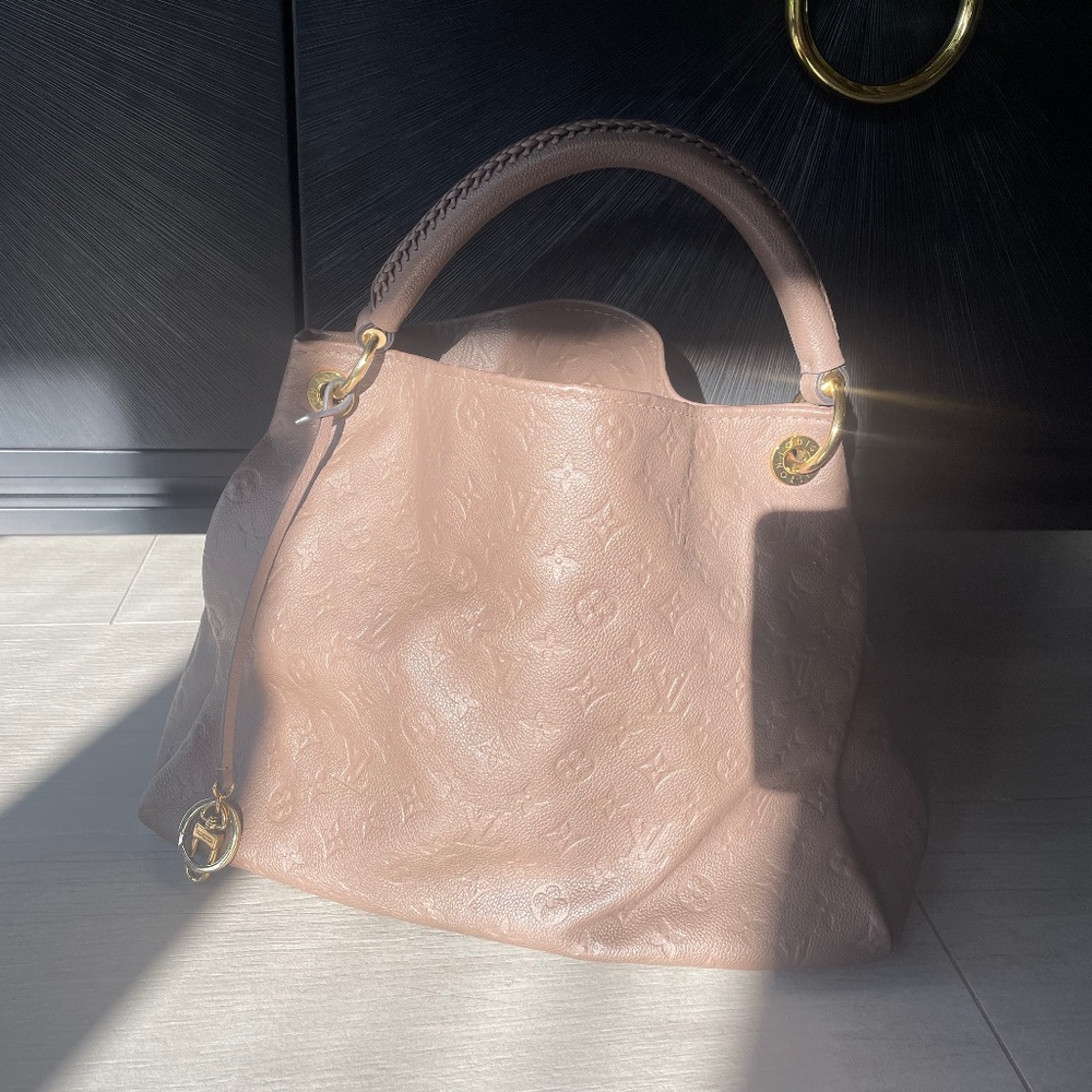 Louis Vuitton Artsy MM Handbag Beige/Taupe/Pink/Sand